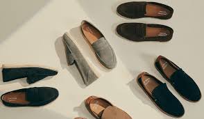 The best white sneakers for men are more than a mere wardrobe staple—they're the base of the menswear food pyramid, the pair of shoes you'll likely reach for more than any other in your closet. Top 5 Casual Shoes For Men And How To Wear Them