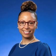 Alexis Roe's Instagram, Twitter & Facebook