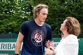 Maybe you would like to learn more about one of these? Stefanos Tsitsipas Oikogeneiako Epeisodio Sth Synentey3h Typoy Me Th Mhtera Toy Flash Gr