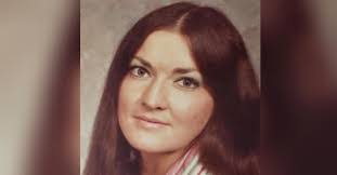 Carrie Farr's Instagram, Twitter & Facebook