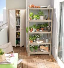 Vous Avez Une Ame De Jardinier Mais Pas De Jardin Organisez Votre Petite Jungle Urbaine Sur Votre Ba Etagere Plastique Rangement Balcon Rangement Utilitaire