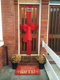 Front Door Wrapped Up Like A Present Easy Christmas Decoration Front Door Christmas Decorations Christmas Present Decoration Front Door Christmas Bows