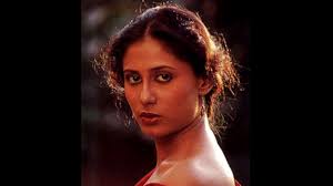 Prateik cuts cake for mother Smita Patil's 58th birth anniversary