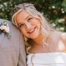 Allison Proffitt's Instagram, Twitter & Facebook