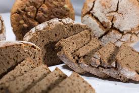 Ad esempio, per 70 grammi di pane la percentuale di acqua non può superare il limite di 29, per e' proprio vero che il pane ingrassa? Il Pane Nella Dieta Quale Scegliere E Quando Mangiarlo Ilgiornale It