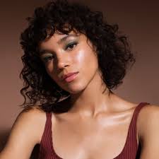 ☀️Crea un smoke-out eyes look con la...