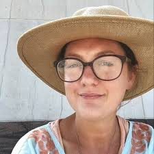 Laura Gentle's Instagram, Twitter & Facebook