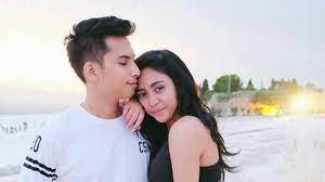 Rachel mengaku memang sedang ada masalah dan hidupnya bukan seperti fairy tale. Sedang Proses Cerai Rachel Vennya Dan Niko Al Hakim Kemungkinan Masih Tinggal Serumah Showbiz Liputan6 Com
