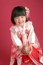 ご来店をいただきありがとうございました 元気いっぱいの可愛い3歳さんです しぐさがとっても愛らしいですね ヘアスタイルも無理にアップにせずカチューシャ風に編みこんでと 七五三 3歳 女の子 七五三 3歳 七五三