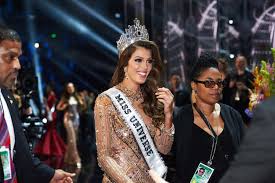 É um dos eventos mais vistos no mundo, com uma audiência internacional de cerca de um bilhão de telespectadores em mais de 180 países. Miss Universe 2016 France S Iris Mittenaere Wins The Crown