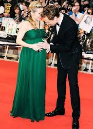 How much is tom hiddleston worth? Get Loki D Tom Hiddleston Fawning Over Chris S Pregnant Wife