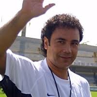 Presidente de España regala a AMLO ¿un acta de nacimiento?