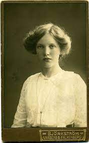 Cdv Portrait Of A Young Woman Sweden C 1915 Vintage Photos Vintage Photography Vintage Photographs