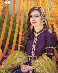 Pin By Sajda On Mayoun Mehndi In 2020 Fashion Dresss Pakistani Wedding Outfits Bridal Lehenga Red
