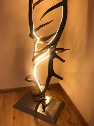 Design Stehlampe Aus Geweih Und Indirekter Led Beleuchtung Von Oh My Deer Lampe Geweih Lampe Stehlampe