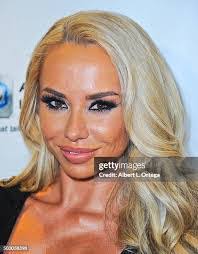 Claudia Valentin's Instagram, Twitter & Facebook