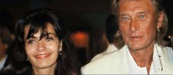 Adeline Blondieau: Johnny lui avait promis de l'épouser dès ses 5 ans  (vidéo)