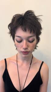 Short textured summer wolfcut 🐺✂️ #fyp #foryoupageofficiall #wolfcut #shag  #animehair #choppybangs #pixiecut