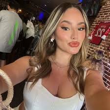 Ashley Nova (@_ashleeya)