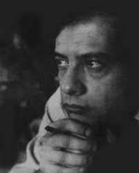 El 19 de enero de 1976 falleció en La Habana Rolando Ferrer quién se  destacó por su labor como dramaturgo. Nacido en Santiago de Cuba el 13 de  julio de 1925 cursó