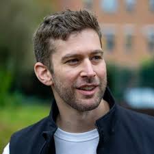 Learn from LinkedIn ads mistakes and future trends with Luke Barnett"