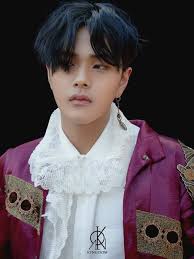 Découvrez « Excalibur », les débuts du groupe KINGDOM