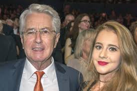 Timm maria frank elstner wurde am 19. 2021 Frank Elstner Daughter Enya Is Aiming For Her Own Career
