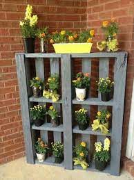 Nun, du hast glück, denn hier sind sie. Regal Aus Paletten 51 Budget Freundliche Diy Ideen Diy Mobel Zenideen Garten Design Garten Deko Ideen Europaletten Garten