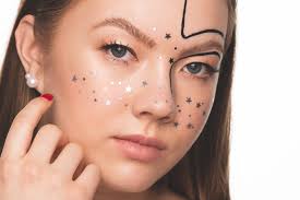 Introducere în machiaj(istoria machiajului, analiza și diagnosticul tipurilor de ten,alegerea instrumentelor). Home Make Up Artist School Ursula Haas