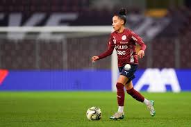 Auf dem gelände eines chemieparks ist es zu einer explosion gekommen. Bayer 04 Leverkusen Fussballerinnen Verstarken Sich Mit Amira Arfaoui