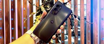Motorola Edge 2022 hands-on review ...