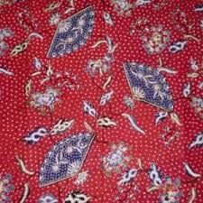 Motif yang muncul pada kain tersebut dibuat dengan cara dilukis dengan menggunakan canting dengan teknik pewarnaan yang menggunakan bahan alami. 10 Tahap Pembuatan Kain Batik Lasem Dengan Teknik Canting Tulis Yang Mudah Dipraktekkan