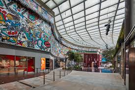 K11 artus, a luxury hong kong residence with 5 star hotel hospitality, is located in the heart of the city's busiest commercial & shopping hub in tsim sha tsui. K11 Art Mall The Avenue Of Stars