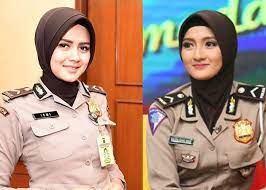 Maybe you would like to learn more about one of these? Adem Banget Liatnya Ternyata Begini Aturan Pakai Jilbab Bagi Polwan Gridoto Com