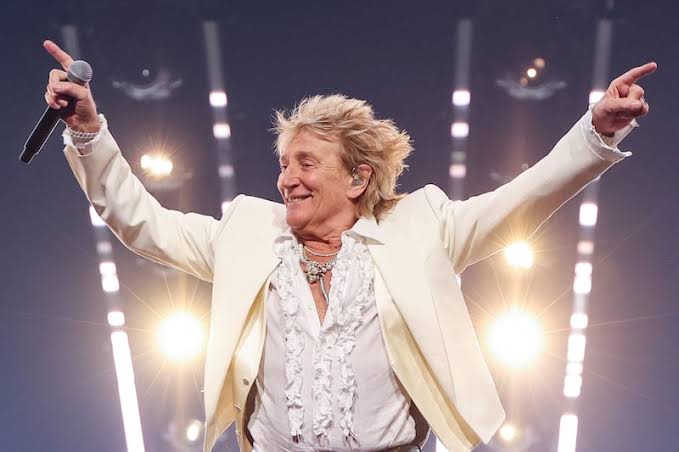 Rock Legend Rod Stewart, 81, Suffers Frightening Onstage Health Scare