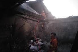 Para pedagang mendesak pelaksana tugas (plt) bupati kudus m hartopo segera menerbitkan aturan soal keringanan tersebut, mengingat pandemi telah membuat omzet usaha mereka jauh menurun. Kebakaran Pasar Gajah Demak Diduga Akibat Korsleting Listrik Antara News