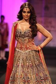 Aamby Valley Bridal Fashion Week 2012 Anjalee Arjun Kapoor The Purple Window See more ideas about arjun kapoor, online fashion stores and indian bridal wear. aamby valley bridal fashion week 2012
