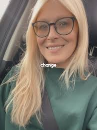 Amanda Babcock's Instagram, Twitter & Facebook