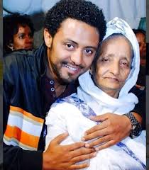 እናቱን_የሚወድ_ሁሉ_ሼር_ያድርግ ፍቅረኛህ አንተን ለማማለል በሜካፕ ካስዋበችው ፊት በላይ አንተን በማሳደግ የተበላሸው  የእናትህ ፊት ይበልጣልና የእውነተኛውን ውበት ከእናትህ ፊት ላይ ፈልገው ። እናቶች እኛን በማሳደግ ...