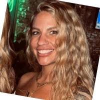 Holly Wellman's Instagram, Twitter & Facebook