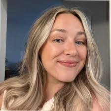 Karen Huth's Instagram, Twitter & Facebook