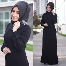Imene Ines Adli Kullanicinin Hijab Panosundaki Pin Elbise