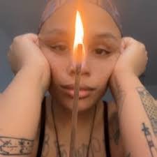 Anna Paige's Instagram, Twitter & Facebook