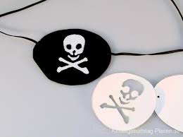 Pappmaché selber machen pappmaché basteln basteln und selbermachen. Piraten Augenklappe Kindergeburtstag Planen De