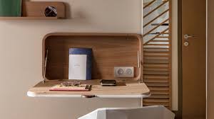 Wandsekret r nubo von ligne roset homeoffice schreibtisch sekret r zuhausarbeite arbeitszimmer secretary tabl in 2020 furniture furniture design home decor. Dekorativer Sekretar Von Gamfratesi Fur Ligne Roset Produkte Baunetz Interior Design