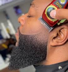 Fazendo pezinho e barba 🪒🪒🪒🪒