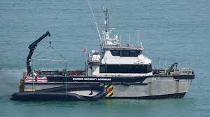 Mega dinghy carries record 165 migrants to UK - BBC