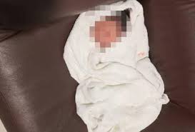 Bayi comel itu diberi nama isabela pereira de jesus dilahirkan secara pembedahan caeserean pada 13 februari yang lalu di hospital di rio de janeiro. Buang Bayi Baru Lahir Demi Lelaki Idaman Sabah Post