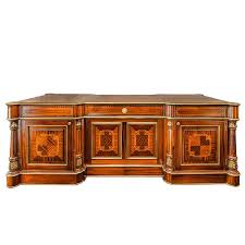 Our collection includes desks, chairs, bookcases, and other storage cabinets to elevate your home office to executive status. Lincon Desk Italian Luxury Classic Furniture