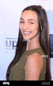 Loren Bell's Instagram, Twitter & Facebook